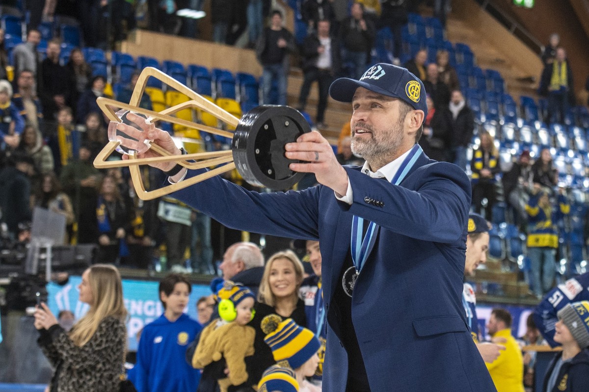 Head Coach Josh Holden from Davos reacting after the win of Spengler Cup 2023 after the game between HC Davos from Switzerland and HC Dynamo Pardubice from Czech Republic at the Final of the 95th Spen ...