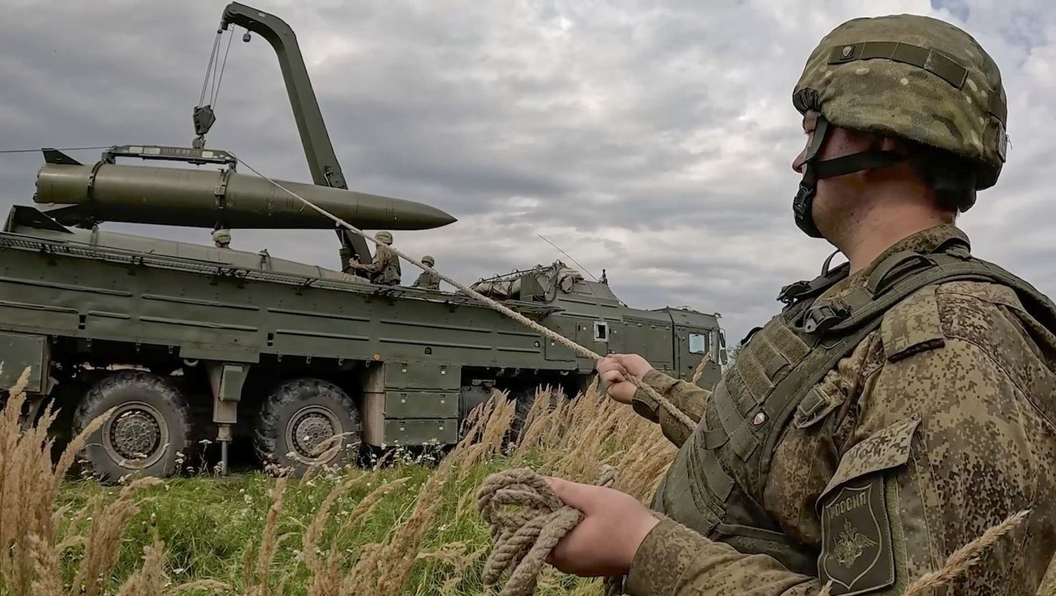 epa12379936 A still image taken from handout video provided 15 September 2025 by the Russian Defence ministry press-service shows Iskander-M missile system crews of the Baltic Fleet missile unit pract ...