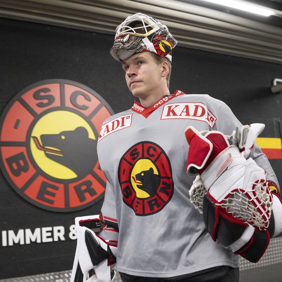 SC Bern Torhueter Connor Hughes erscheint bei einem Eistraining, am Montag, 7. September 2026, in der PostFinance Arena in Bern. (KEYSTONE/Peter Schneider)