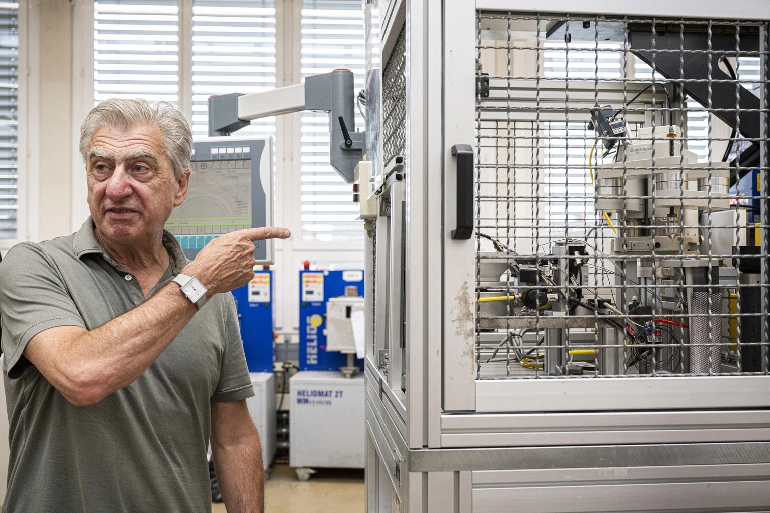 Swatch-Chef Nick Hayek bei einem Besuch bei ETA im September 2023.