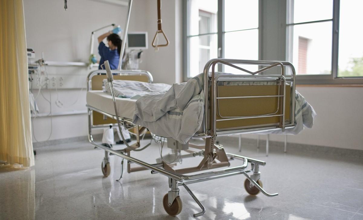 Bed of a patient at the intensive care unit of the clinic in Flawil in the canton of St. Gallen, Switzerland, pictured on June 25, 2009. The Clinic Flawil is the acute care hospital of the Cantonal Ho ...