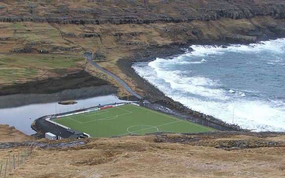 Nicht länderspieltauglich: Ein Fussballplatz auf den Färöern.