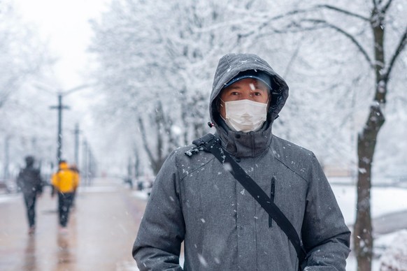 Auch diesen Winter können Schutzmasken dazu beitragen, Infektionen zu vermeiden.