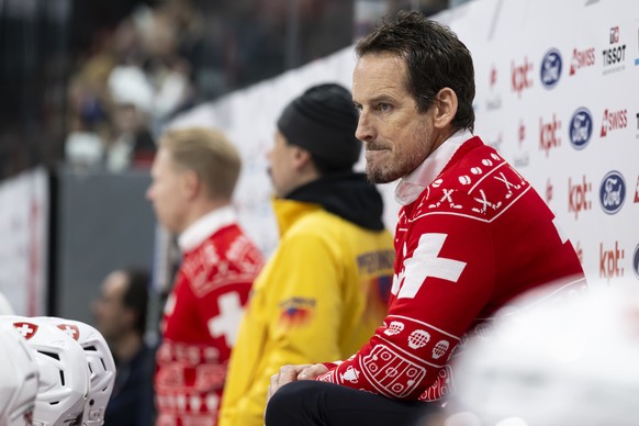 Switzerland&#039;s headcoach Patrick Fischer reacts during the Euro Hockey Tour match between Czechia and Switzerland in Fribourg at the BCF Arena, Switzerland, on Saturday, December 14, 2024. (KEYSTO ...