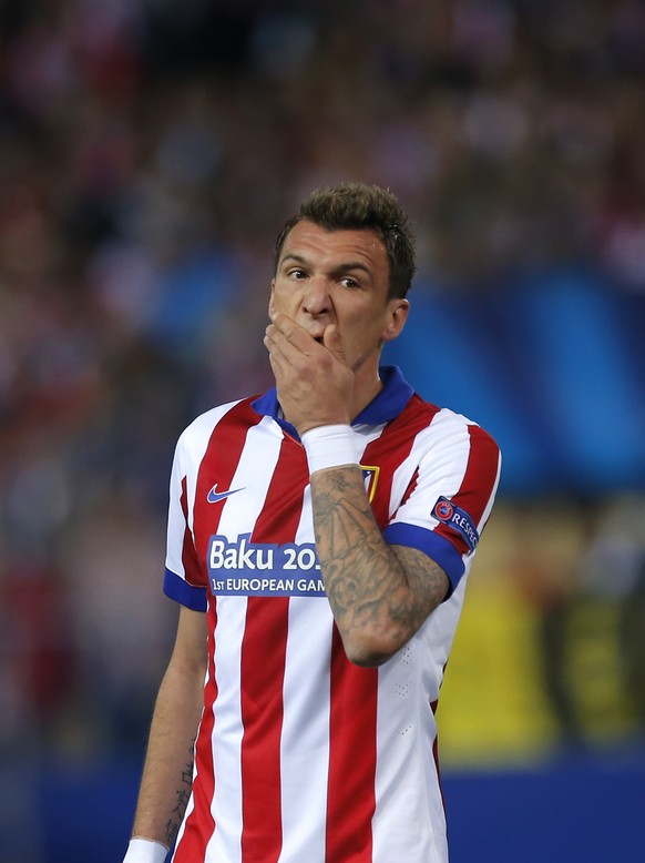 Atletico&#039;s Mario Mandzukic reacts during the Champions League quarterfinal first leg soccer match between Atletico Madrid and Real Madrid at the Vicente Calderon stadium in Madrid, Spain, Tuesday ...