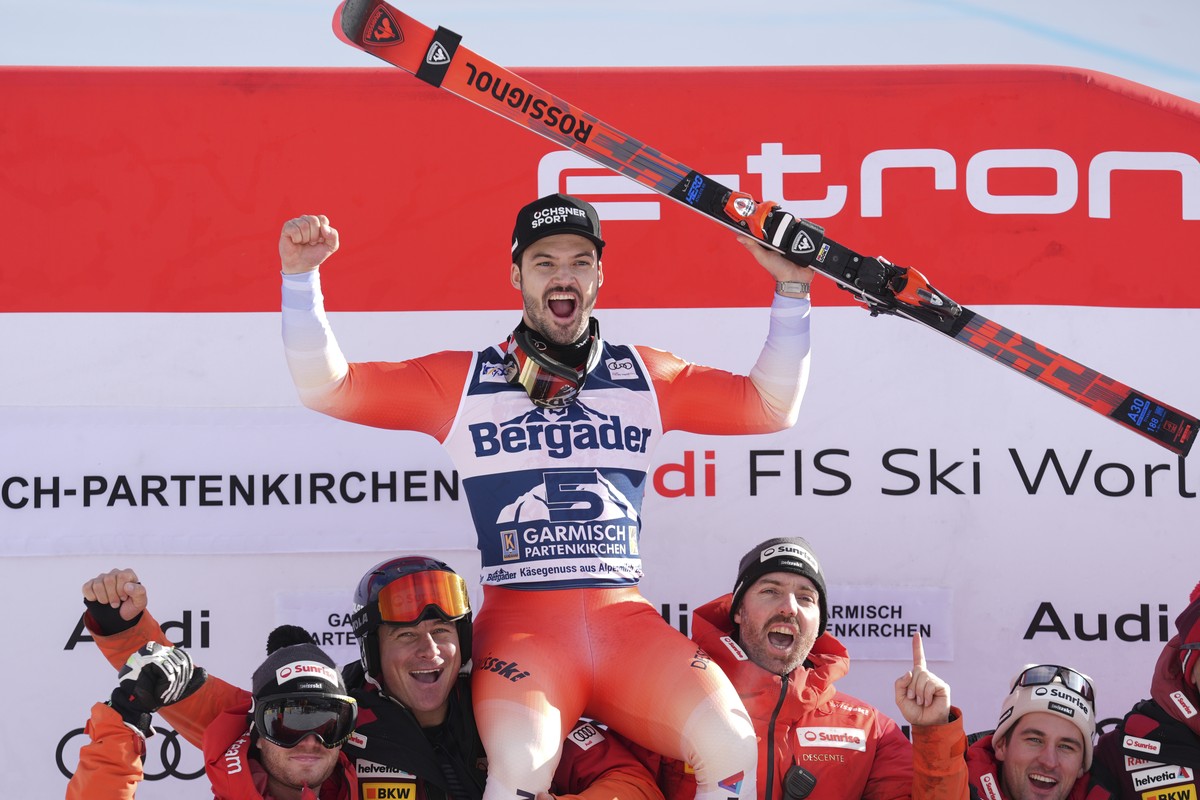 Third placed Switzerland's Loic Meillard celebrates after an alpine ski, men's World Cup super G race, in Garmisch-Partenkirchen, Germany, Saturday, Jan. 27, 2024. (AP Photo/Giovanni Auletta ...