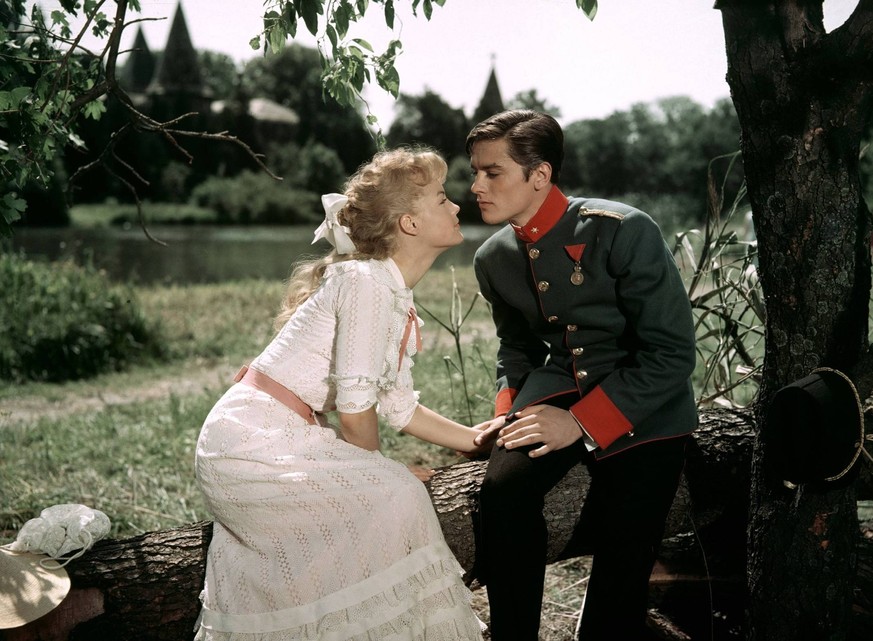 KPA51423.jpg CHRISTINE / Christine ITA 1958 / Pierre Gaspard-Huit Die junge unerfahrene Christine ROMY SCHNEIDER verliebt sich in den lebenslustigen Lieutnant Fritz ALAIN DELON. Dieser hat jedoch ein  ...