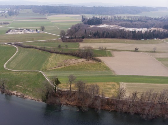 Luftaufnahme der Parzellen neben Aarwangen, auf welchen die Umfahrungsstrasse durchgehen soll, am Mittwoch, 1. Maerz 2023. Am 12. Maerz wird das Berner Stimmvolk bei den Kantonalen Abstimmungen unter  ...