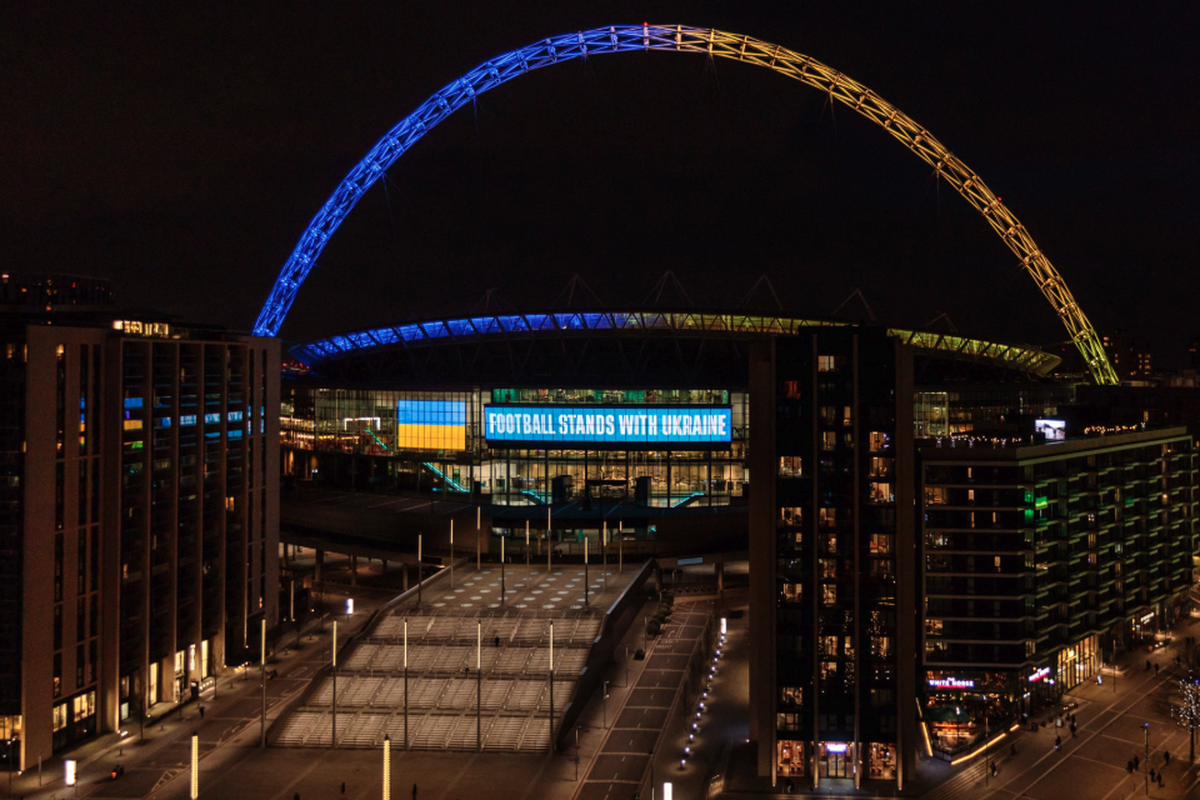 L'arche de Wembley aux couleurs de l'Ukraine.
