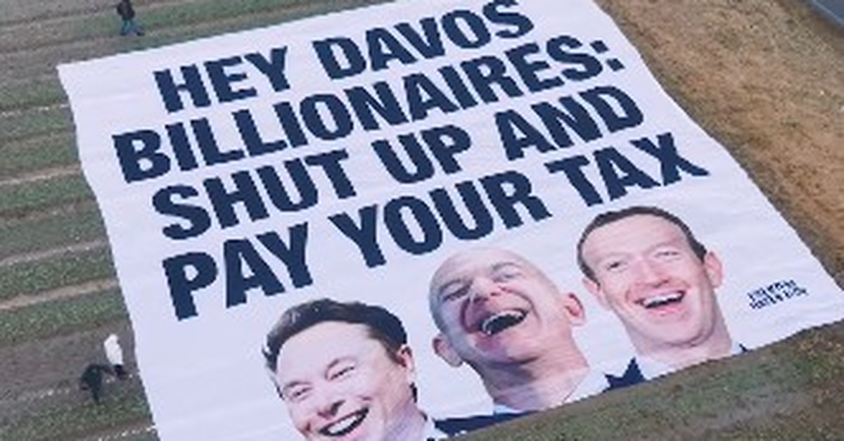 Aktivisten-begr-ssen-WEF-Milliard-re-mit-gigantischem-Transparent-neben-Flughafen