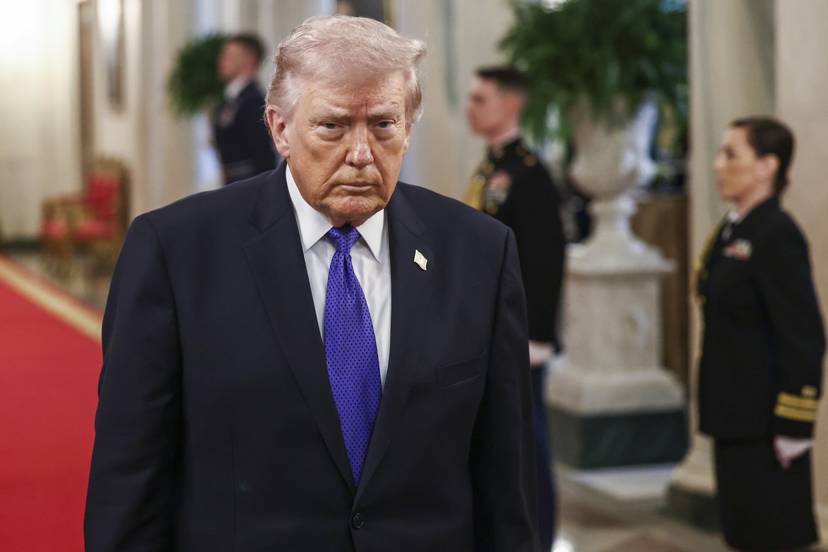 epa12790232 US President Donald Trump arrives to award the medal of honor to Master Sgt. Roderick Roddie W. Edmonds, Staff Sgt. Michael H. Ollis, and retired Command Sgt. Maj. Terry P. Richardson du ...