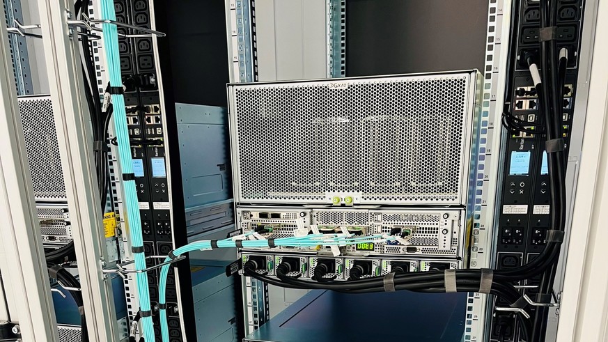 Swisscom lanciert KI-Plattform und nimmt ersten Nvidia-Superrechner in Rechenzentrum in Betrieb (28. November 2024)