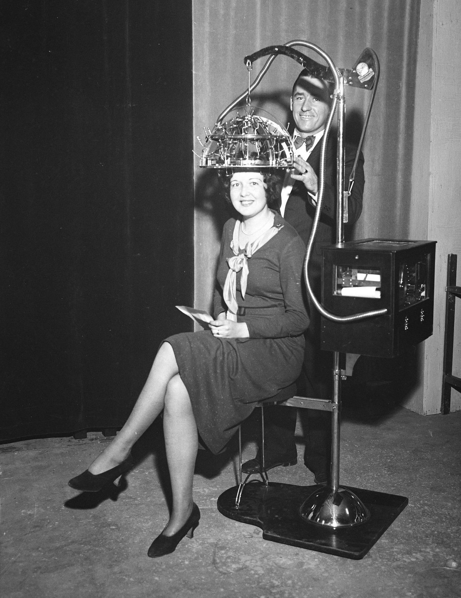 Woman seated with a psychograph, a phrenology machine, on her head ca. 1931 . . 1062_05_L_-2754-