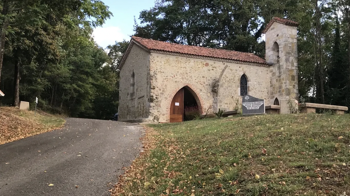 La chapelle de Larrivière-Saint-Savin dans le sud-ouest de la France, seule église au monde dédiée au rugby.