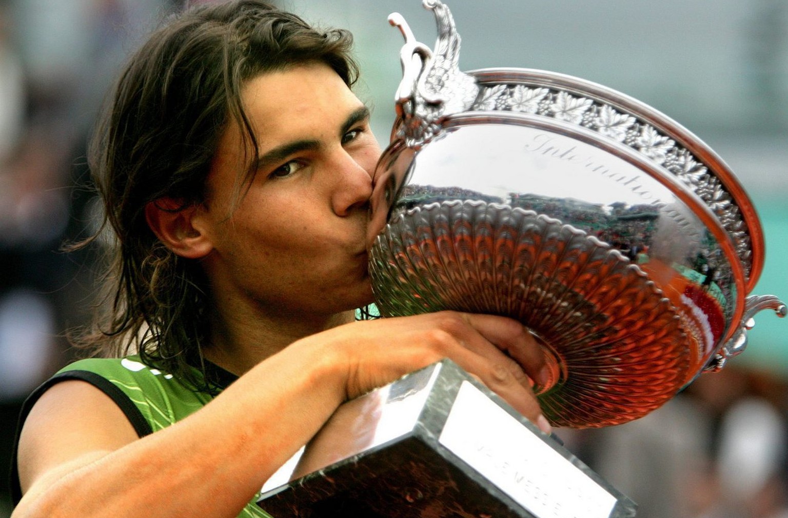 Rafael Nadal darf zum ersten Mal die «Coupe des Mousquetaires» anknabbern.