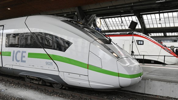 ICE 4, links, und Giruno, rechts, im Zuercher Hauptbahnhof am Samstag, 23. November 2019. An einem Medienanlass wurde die neue Flotte fuer den internationalen Personenverkehr praesentiert. (KEYSTONE/W ...