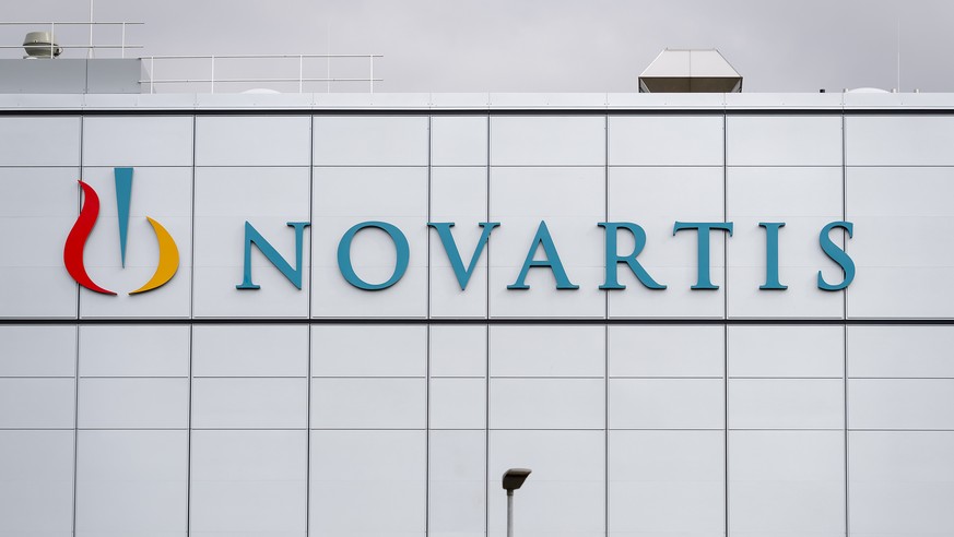 ARCHIV -- ZU DEN JAHRESZAHLEN VON NOVARTIS -- Das Novartis-Logo an einem Produktionswerk von Novartis in Stein, am Montag, 3. September 2018. (KEYSTONE/Georgios Kefalas)