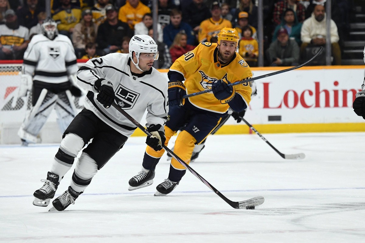 NHL, Eishockey Herren, USA Los Angeles Kings at Nashville Predators Jan 31, 2024 Nashville, Tennessee, USA Los Angeles Kings left wing Kevin Fiala 22 skates the puck into the offensive zone during the ...