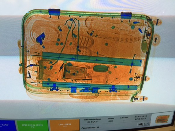 Flughafen Zürich, 24. Januar 2016: Die Kantonspolizei Zürich nimmt im Flughafen Zürich zwei Personen fest, die insgesamt rund drei Kilogramm Kokain in ihrem Reisegepäck mitführten. Die Drogen waren in ...