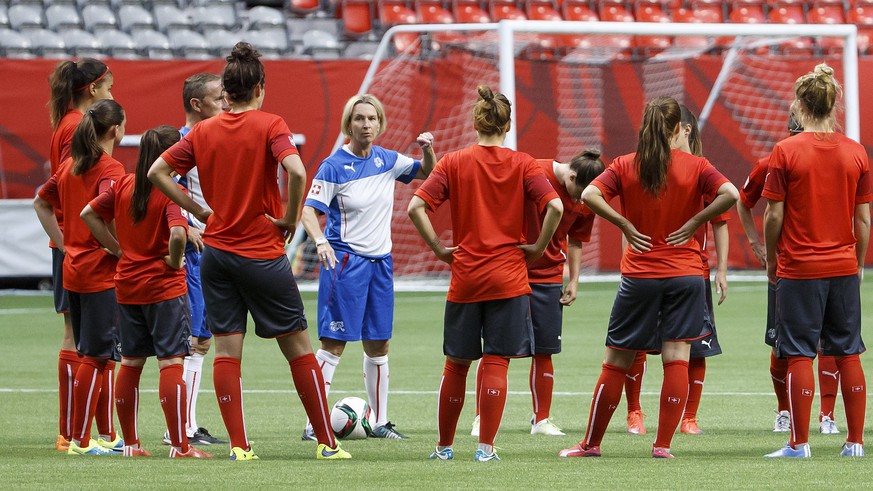 Switzerland&#039;s head coach Martina Voss-Tecklenburg, from Germany, looks on her players, during a training session one day before the soccer match against Japan at the FIFA Women&#039;s World Cup C ...