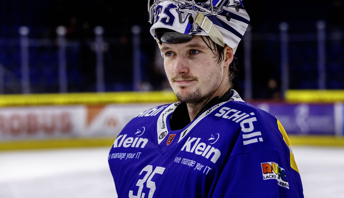 EHC Kloten Torhueter Ludovic Waeber nach dem Eishockey-Meisterschaftsspiel der National League zwischen den Teams EHC Kloten und HC Lugano am Mittwoch, 18. Dezember 2024, in Kloten. (KEYSTONE/Patrick  ...
