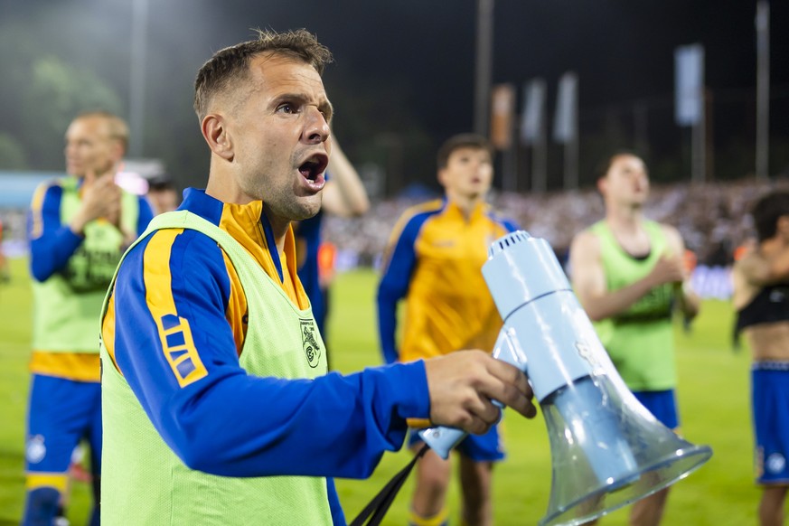 Amir Abrashi (GC) jubelt nach dem Super League und Challenge League Barrage Rueckspiel zwischen dem FC Aarau und dem Grasshopper Club Zuerich, am Freitag 30. Mai 2025 im Stadion Bruegglifeld in Aarau. ...
