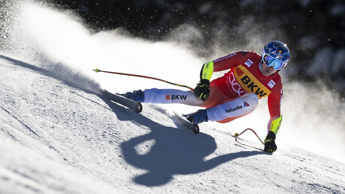 epa11071296 Marco Odermatt of Switzerland in action during the men's Super-G race at the FIS Alpine Skiing World Cup in Wengen, Switzerland, 12 January 2024. EPA/JEAN-CHRISTOPHE BOTT