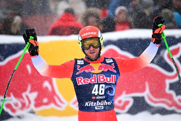 epa10420284 Justin Murisier of Switzerland reacts in the finish area during the Men&#039;s Downhill race of the FIS Alpine Skiing World Cup at the Streif ski course in Kitzbuehel, Austria, 21 January  ...