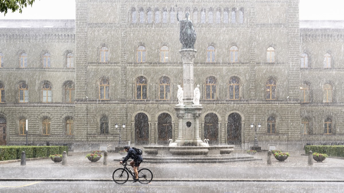 Hagel-Starkregen-und-Sturmb-en-Gewitter-ziehen-heute-ber-weite-Teile-der-Schweiz