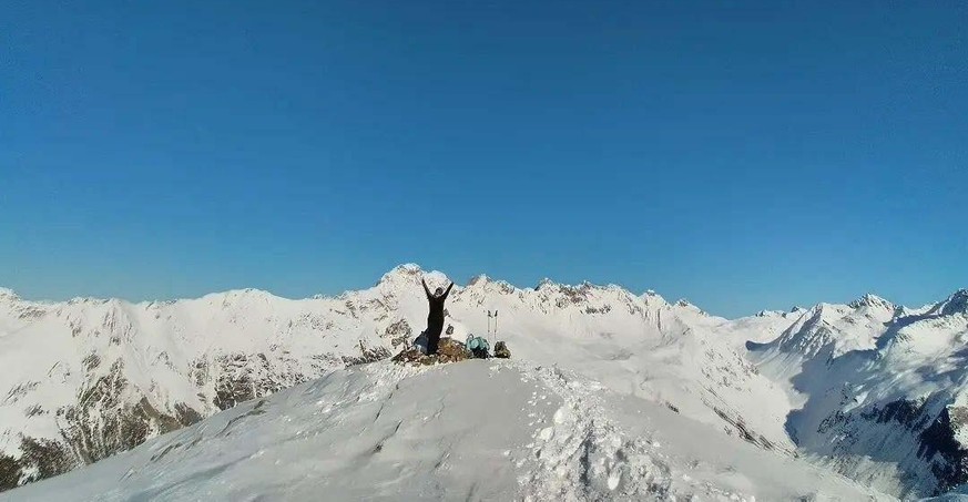 Rauszeit Schneeschuhtouren auf Gipfel mit Bergbahn: Piz Darlux
