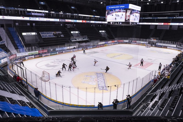 Das Spiel der Eishockey Meisterschaft der National League zwischen dem HC Fribourg Gotteron und den Rapperswil-Jona Lakers wird wegen der Krise um die Pandemie des Coronavirus, Covid-19 als Geisterspi ...