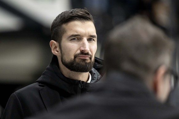 L&#039;entraineur Luca Gianinazzi (HCL), during the regular season of National League A (NLA) Swiss Championship 2024/25 between HC Lugano and ZSC Lions at the ice stadium Corner Arena, Switzerland, S ...