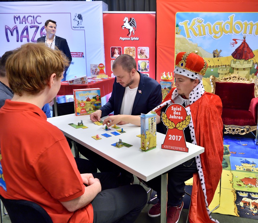Das ist das «Spiel des Jahres» 2017! Und so spielt es sich