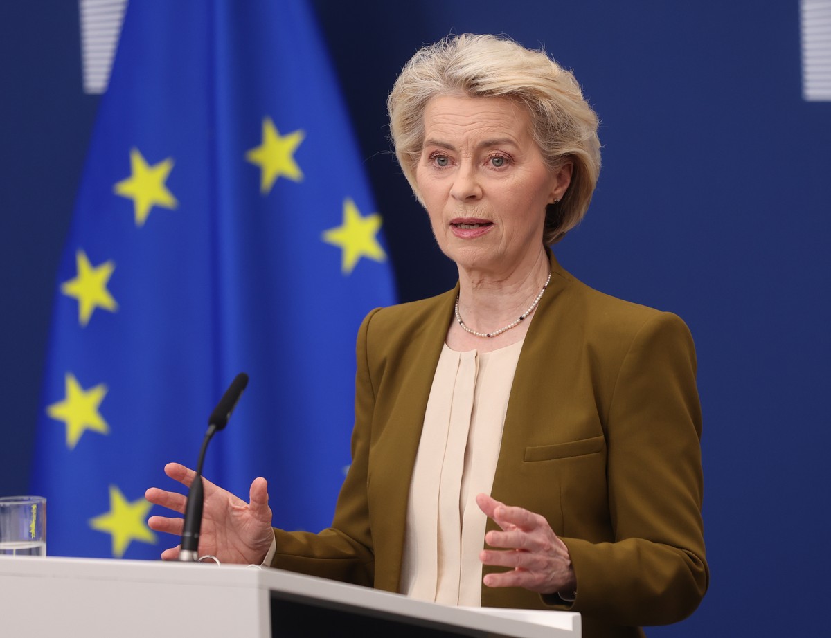 epa13025891 European Commission President Ursula von der Leyen delivers a press statement on the European Union's proposed 21st package of sanctions against Russia in Brussels, Belgium, 09 June 2 ...