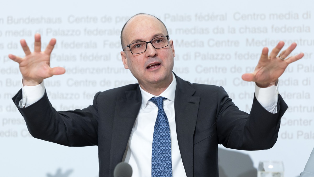KEYPIX - Stefan Walter, Direktor Finanzmarktaufsicht Finma, spricht waehrend der Jahresmedienkonferenz der Eidgenoessischen Finanzmarktaufsicht FINMA, am Dienstag, 21. April 2026 in Bern. (KEYSTONE/Pe ...