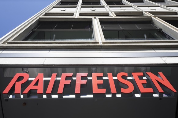 The logo of Raiffeisenbank at Limmatquai in Zurich, Switzerland, on April 18, 2018. (KEYSTONE/Gaetan Bally)

Das Logo der Raiffeisenbank am Limmatquai in Zuerich, aufgenommen am 18. April 2018. (KEYST ...