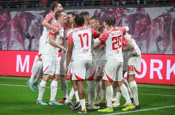 04.02.2024, xtgx, 1st German Football League, RB Leipzig - 1. FC Union Berlin Emspor, from left Benjamin Sisko Leipzig, 30 cheering, goal celebration, cheering above the goal, goal celebration, celebration DFL / DFB REGULAT.. .