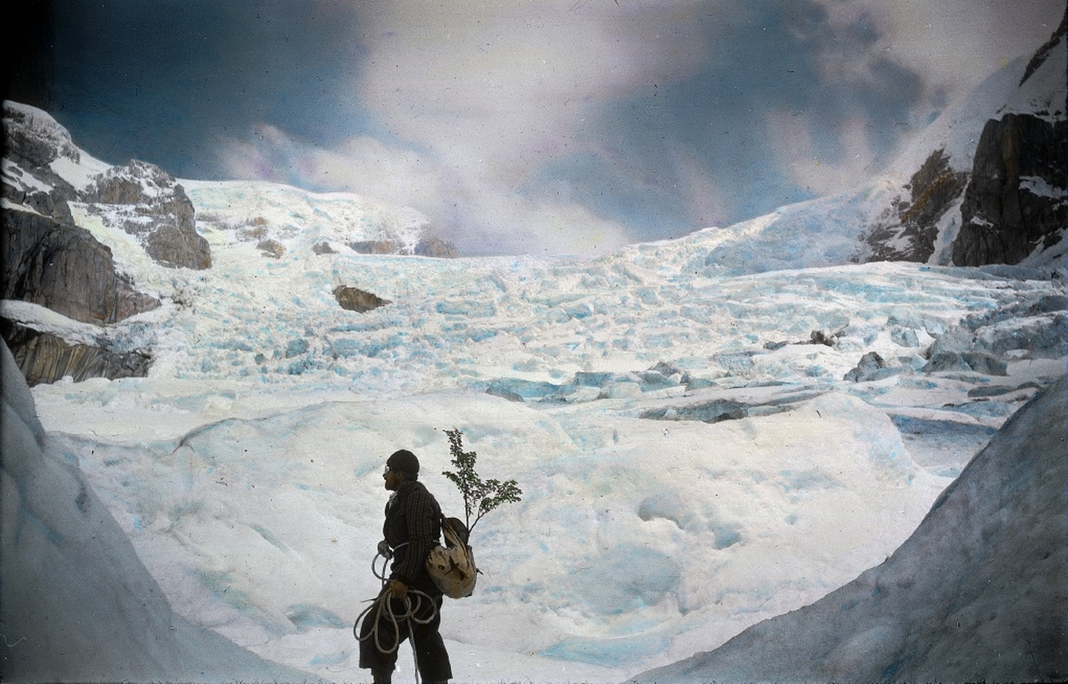 Verschneite Berglandschaft

Heim, Arnold 
Titel:
Leon Südgletscher 
Beschreibung:
Verschneite Berglandschaft 
Datierung:
1940