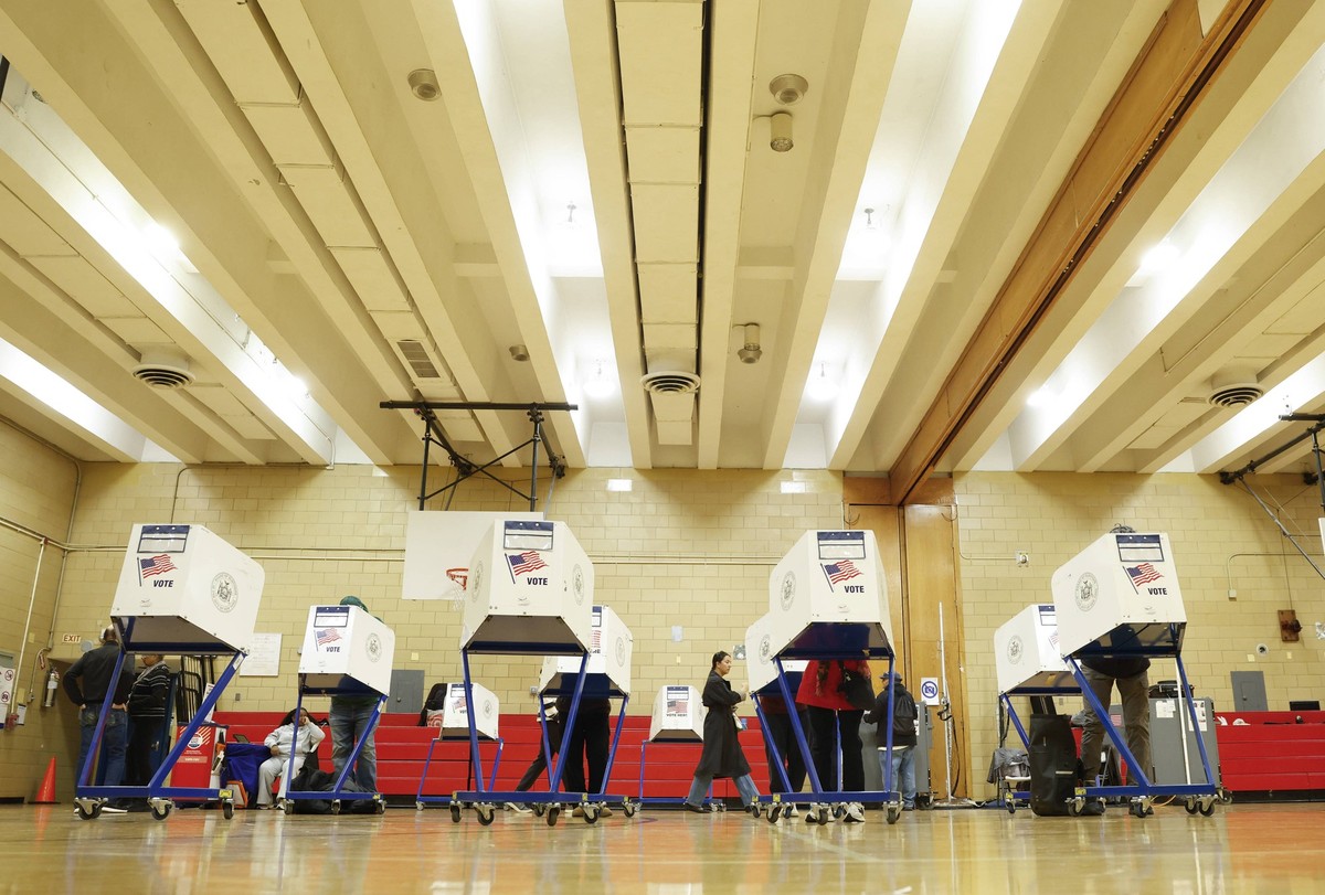 Voters cast their ballots on the weekend before the November 3rd election on Saturday, October 24, 2026 in New York City. Early voting began Saturday in New York and New Jersey, giving voters across t ...