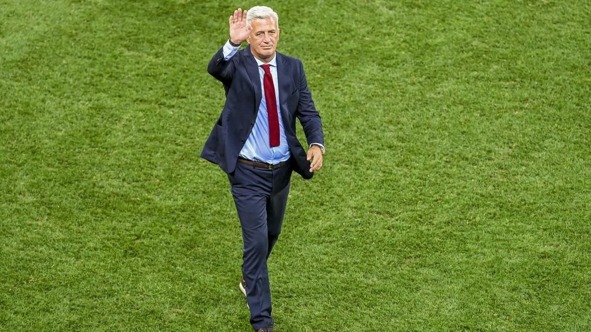 Switzerland's manager Vladimir Petkovic waves as he leaves the field following the Euro 2020 soccer championship round of 16 match between France and Switzerland at National Arena stadium, Buchar ...