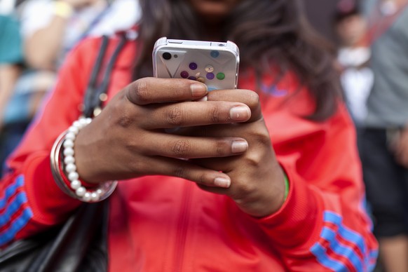 Bei der Mobiltelefonie sind bei den 18- bis 25-Jährigen die ausstehenden Forderungen mit durchschnittlich 730 Franken am höchsten.