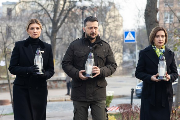 epa10987226 A handout photo made available by the Presidential Press Service shows Ukraine&#039;s President Volodymyr Zelensky (C), his wife Olena (L) and Moldovan President Maia Sandu (R) attending a ...