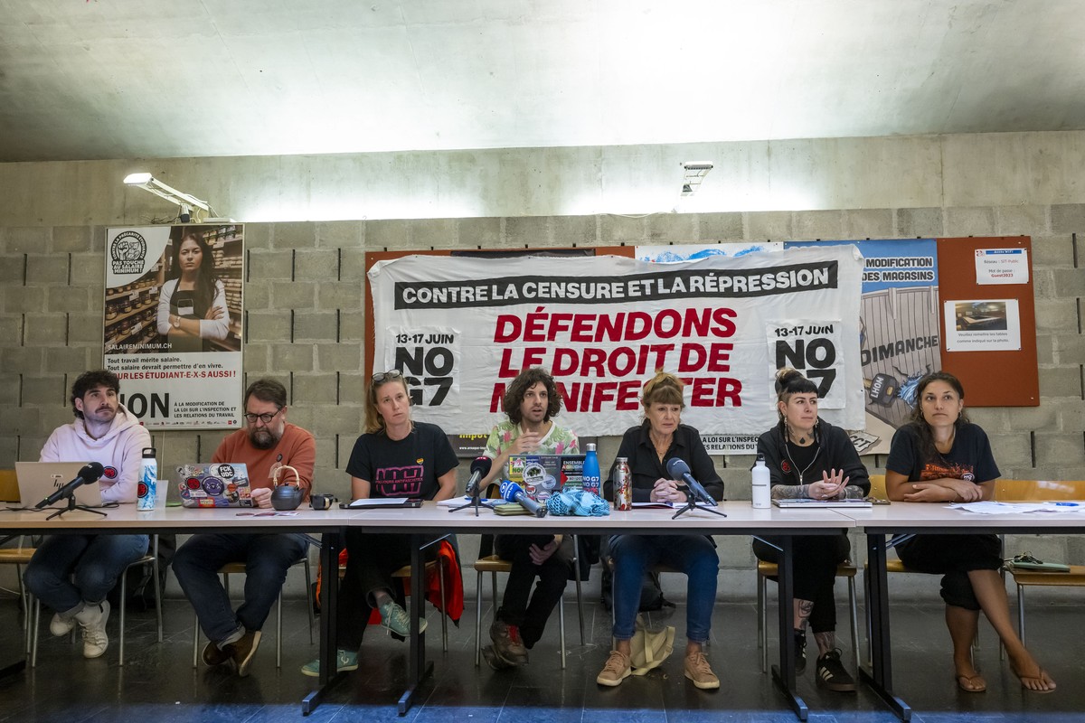Les membres de coalition NoG7, Vincent Bircher, Yann Heurtaux, Alice lefrancois, Teo Frei, Francoise Nyffeler, Donna Golaz, Isabelle Bertin, de gauche a droite, s'expriment lors d'une confer ...