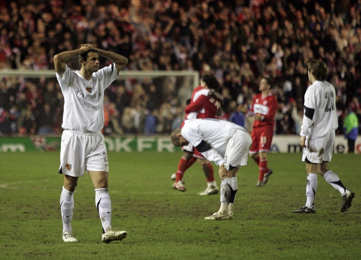 FC Basel's players show their disappoitment while Middlesbrough's players celebrate their victory, after the UEFA-Cup quarter final second leg soccer match between Middlesbrough FC and FC Ba ...
