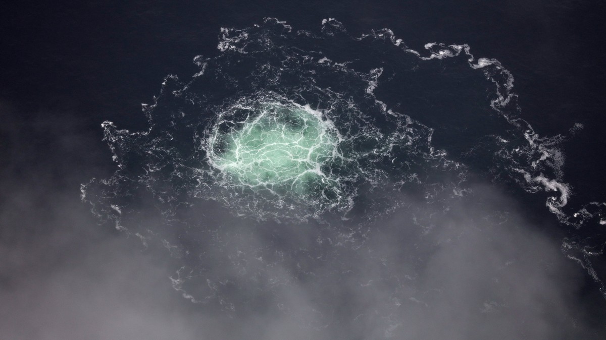 epa10213304 A handout photo made available by the Swedish Coast Guard and taken from the Swedish Coast Guard aircraft shows the small gas leak from Nord stream 2 in the Swedish economic zone in the Ba ...