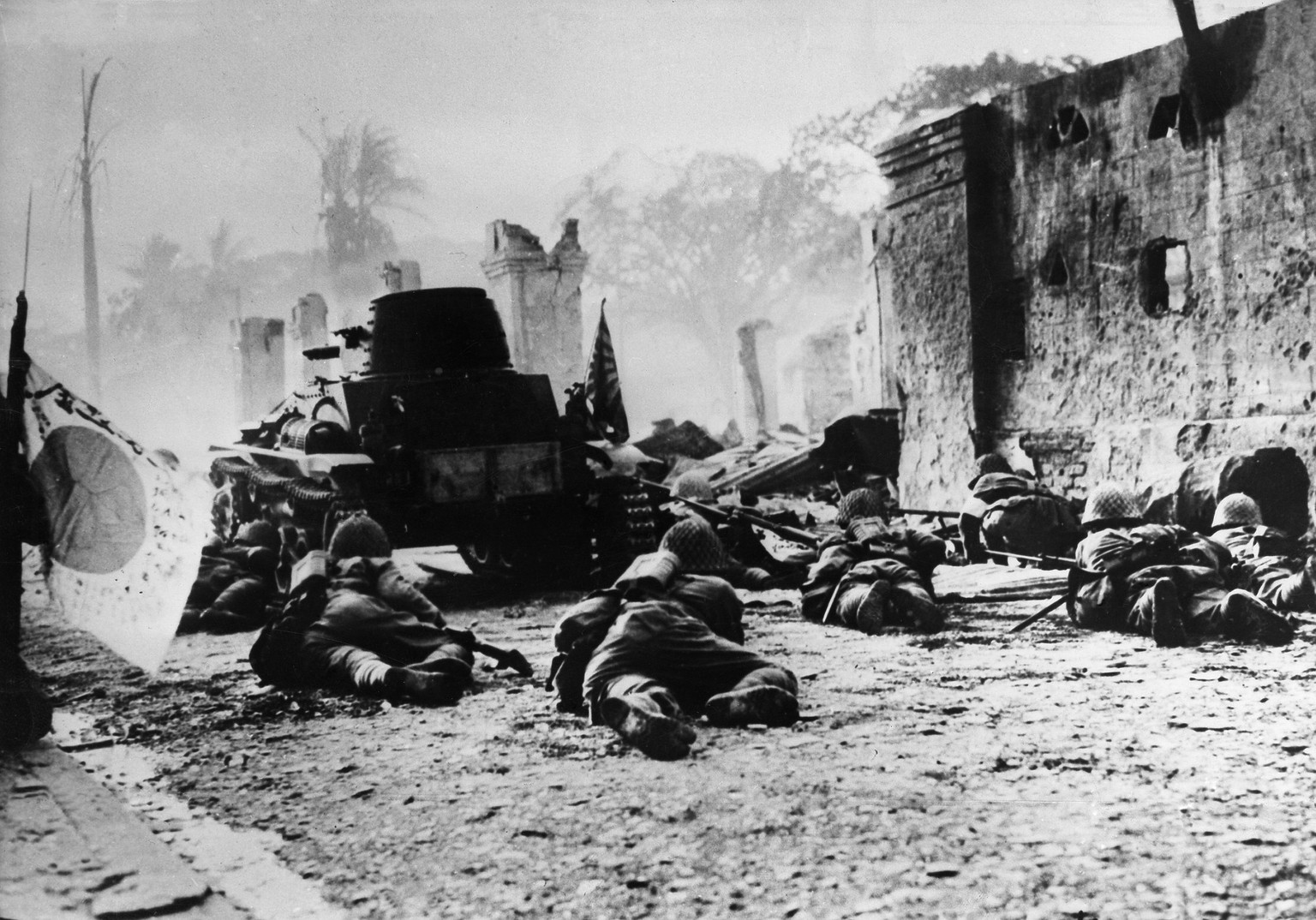 (Eingeschränkte Rechte für bestimmte redaktionelle Kunden in Deutschland. Limited rights for specific editorial clients in Germany.) World War II in the Philippines Landing of the Japanese on Mindanao ...