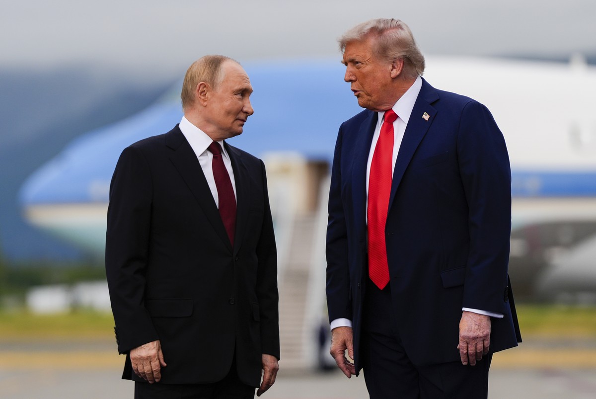 President Donald Trump and Russia's President Vladimir Putin talk, Friday, Aug. 15, 2025, at Joint Base Elmendorf-Richardson, Alaska. (AP Photo/Julia Demaree Nikhinson)
Trump Putin