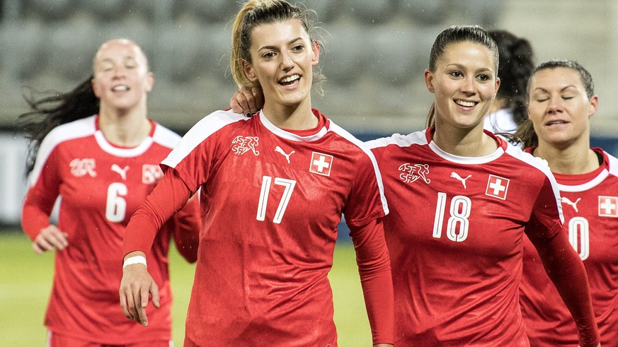 epa06356267 (L-R) Swiss Geraldine Reuteler, Florijana Ismaili and Viola Calligaris celebrate during the FIFA Women&#039;s World Cup qualifying soccer match between Switzerland and Albania in Biel, Swi ...