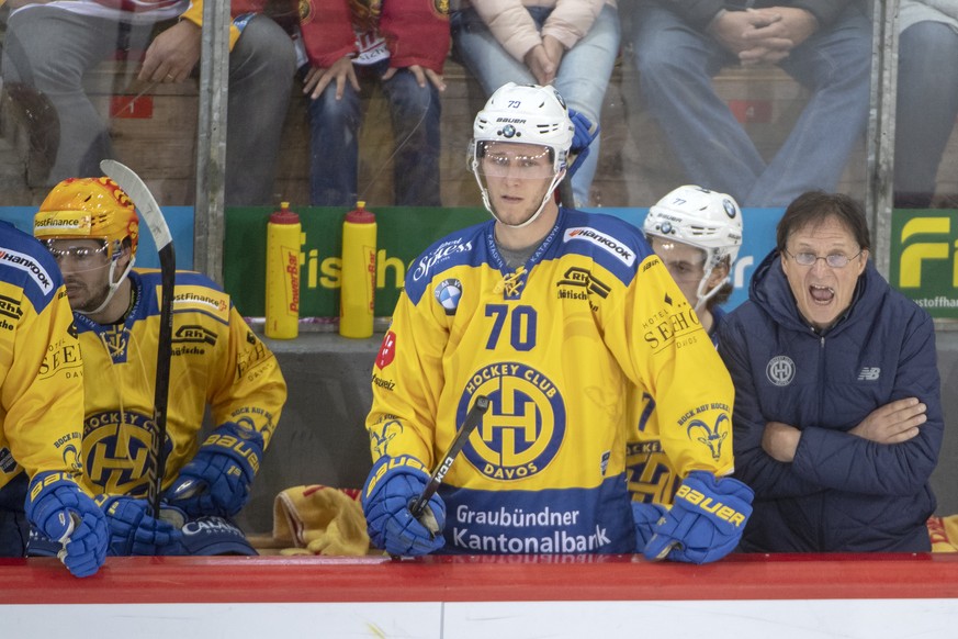 Davos Coach Arno Del Curto, waehrend dem Meisterschaftsspiel der National League, zwischen den SCL Tigers und dem HC Davos am Samstag 3.November 2018 in der Ilfishalle in Langnau. (KEYSTONE /Marcel Bi ...