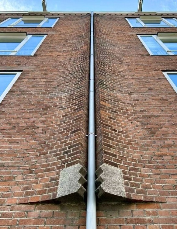 Sexy gutters - sexy Dachrinnen 
https://www.instagram.com/sexygutters/